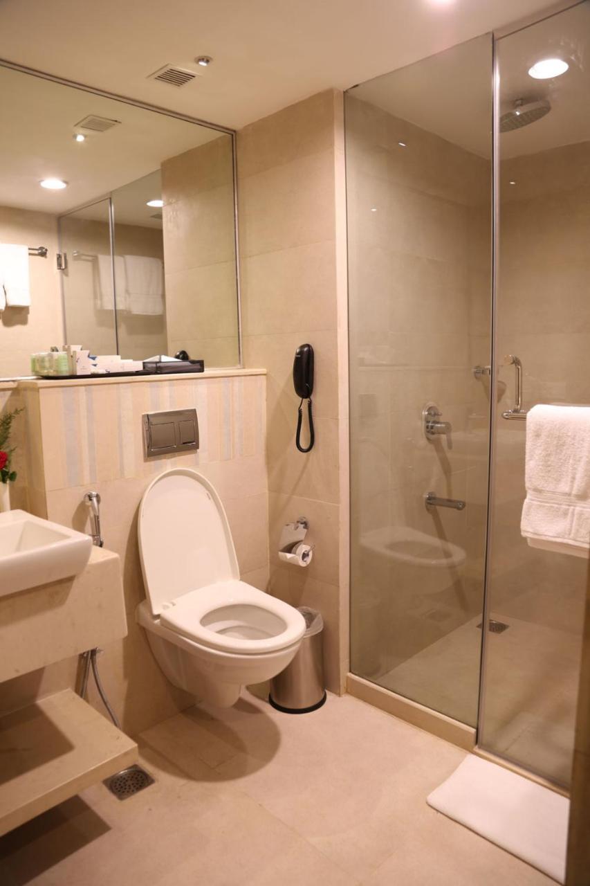V 7 Hotel Chennai Ngoại thất bức ảnh
