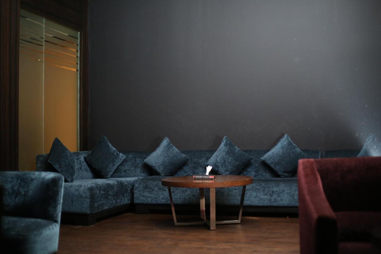 V 7 Hotel Chennai Ngoại thất bức ảnh
