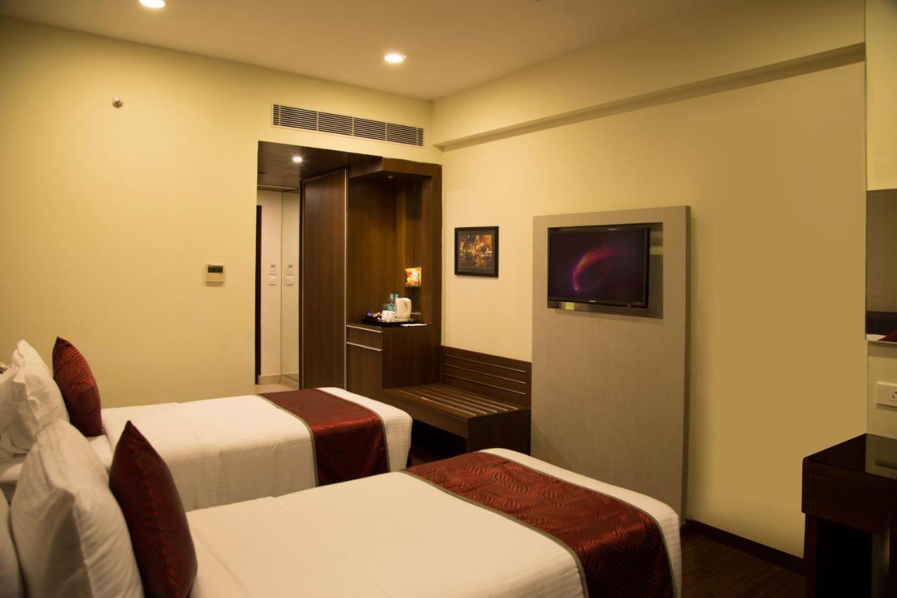 V 7 Hotel Chennai Ngoại thất bức ảnh