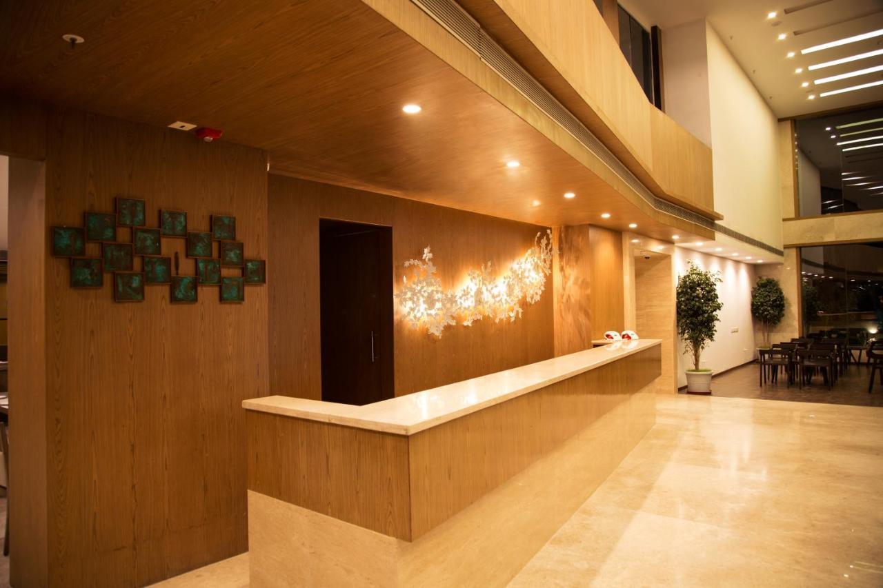 V 7 Hotel Chennai Ngoại thất bức ảnh
