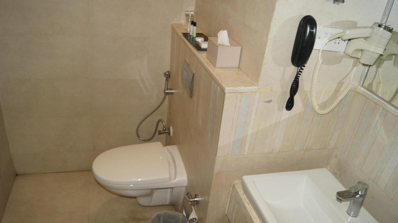 V 7 Hotel Chennai Ngoại thất bức ảnh