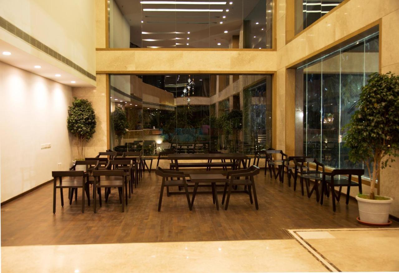 V 7 Hotel Chennai Ngoại thất bức ảnh