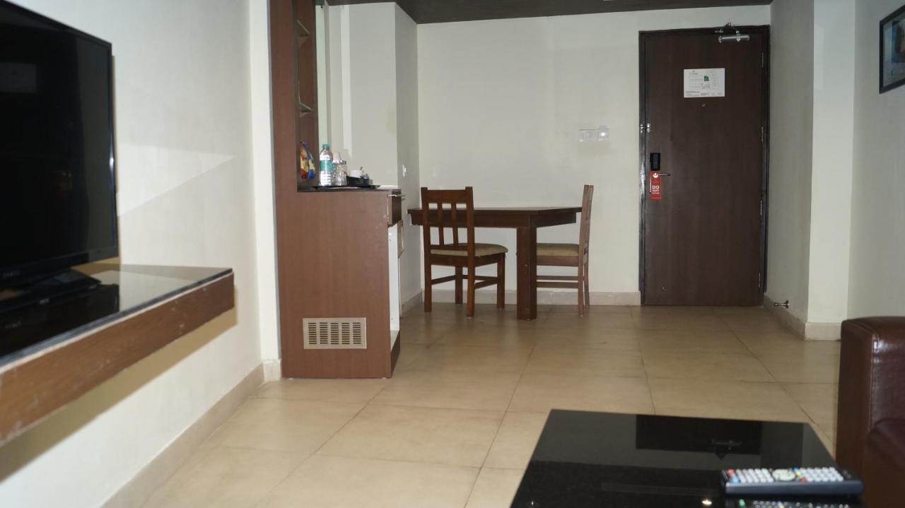 V 7 Hotel Chennai Ngoại thất bức ảnh