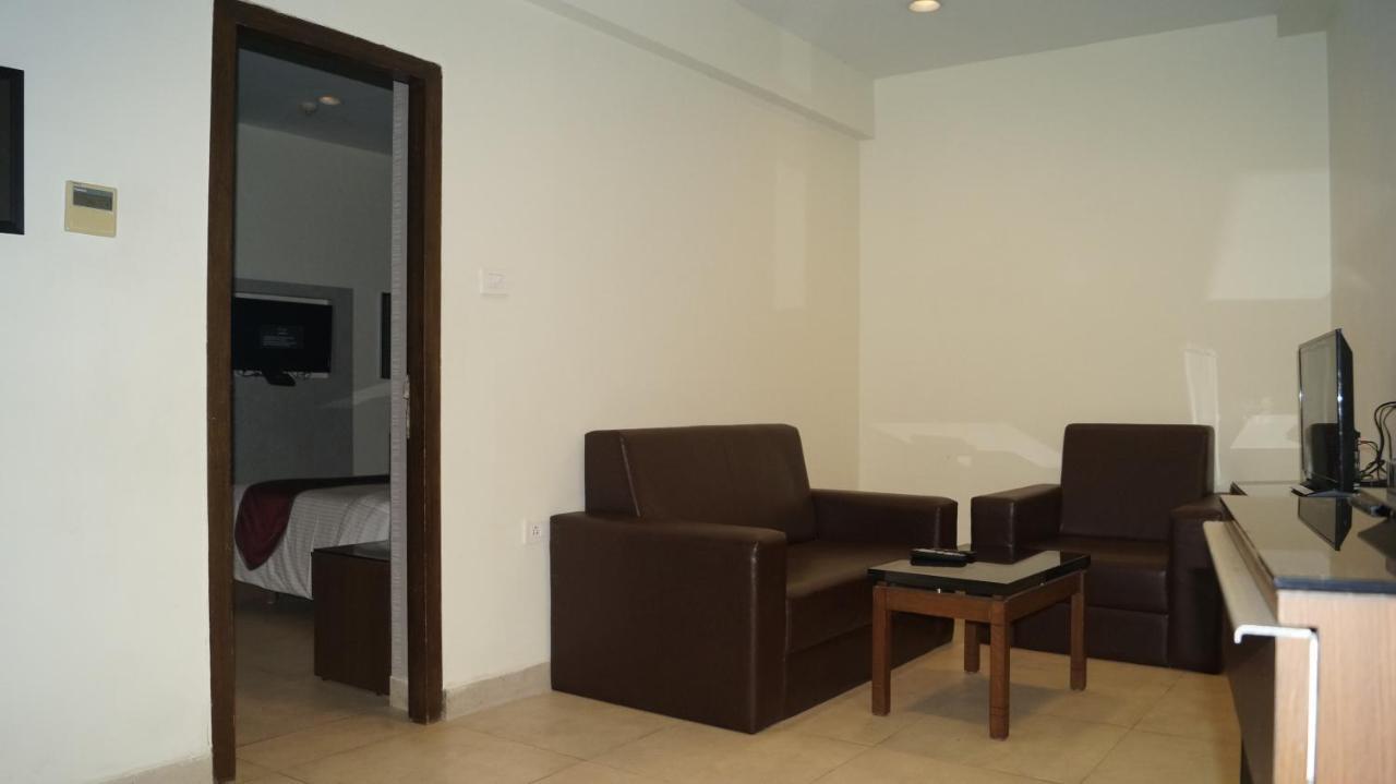 V 7 Hotel Chennai Ngoại thất bức ảnh
